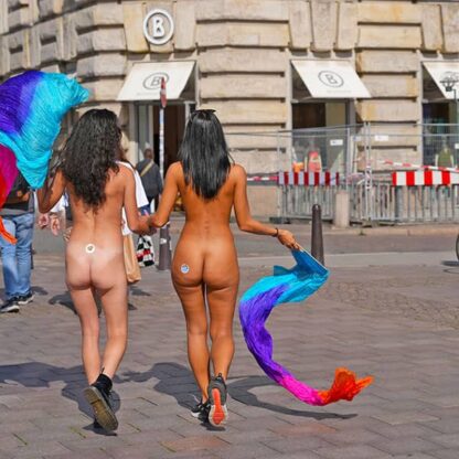 Pride Parade Christy + Ivy (+Lars) 4K - Image 3